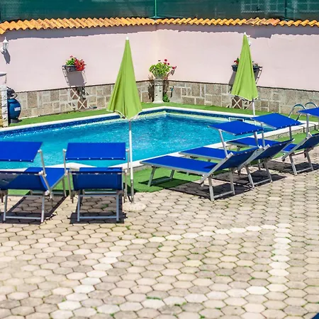 Giovanna Boutique & Pool Gæstehus