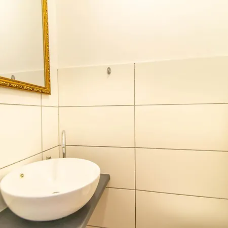 Giovanna Boutique & Pool בית הארחה *