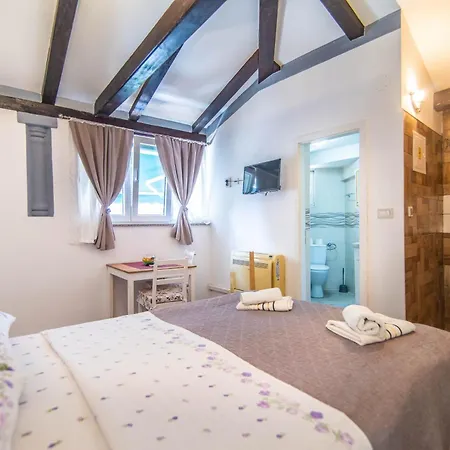 Giovanna Boutique & Pool בית הארחה *