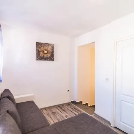 Giovanna Boutique & Pool פולה