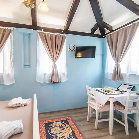 Giovanna Boutique & Pool פולה